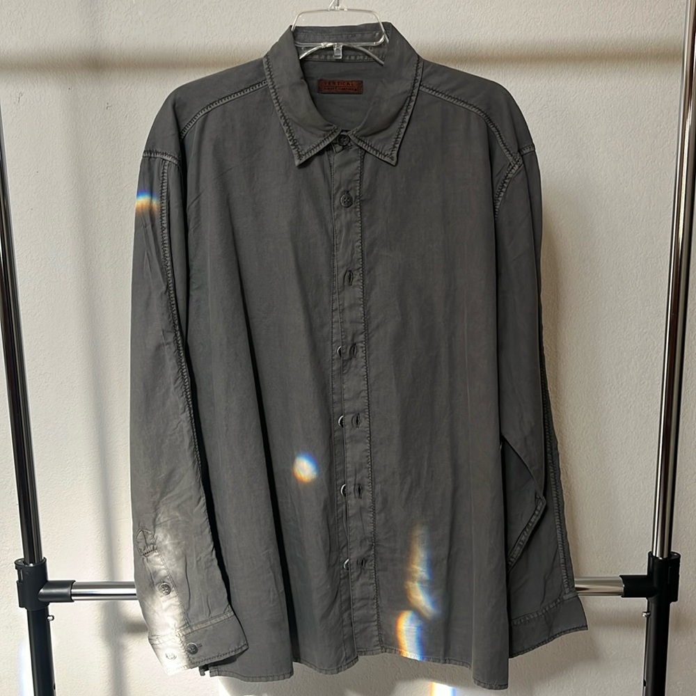 A Vertical by Robert Comstock shirt. Size XL. 100% cotton. Gray.